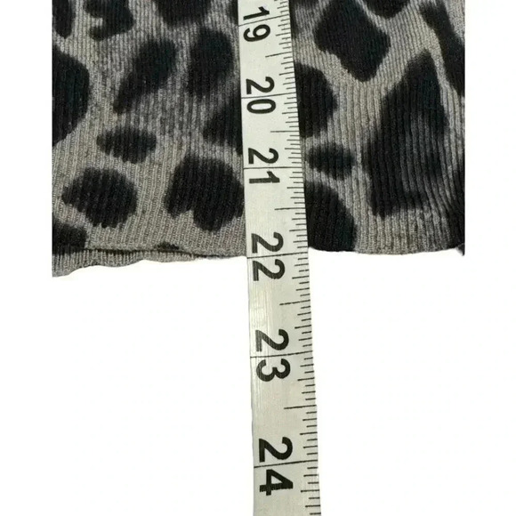 Ann Taylor Petite Large Gray & Black Animal Print Silk Blend Cardigan - Picture 6 of 7